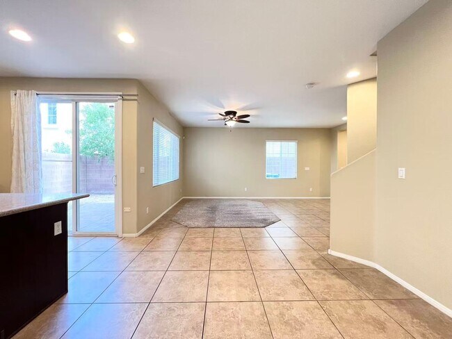 Building Photo - Welcome to this well-maintained 3-bedroom, 2.5-bath home