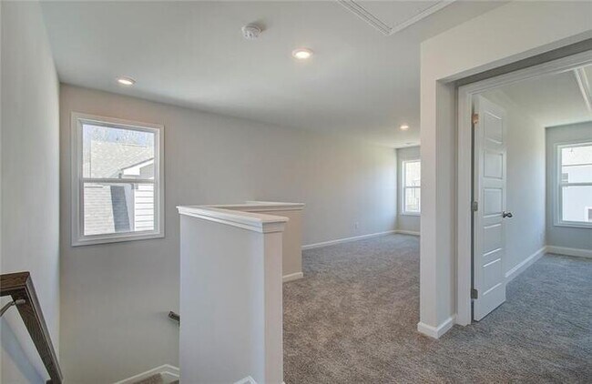 Building Photo - 324 Sterling Creek Wy