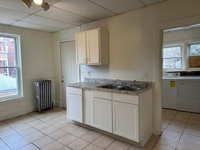 Building Photo - 2nd Floor 2 Story 2 Bedroom 1 Bathroom Apa...