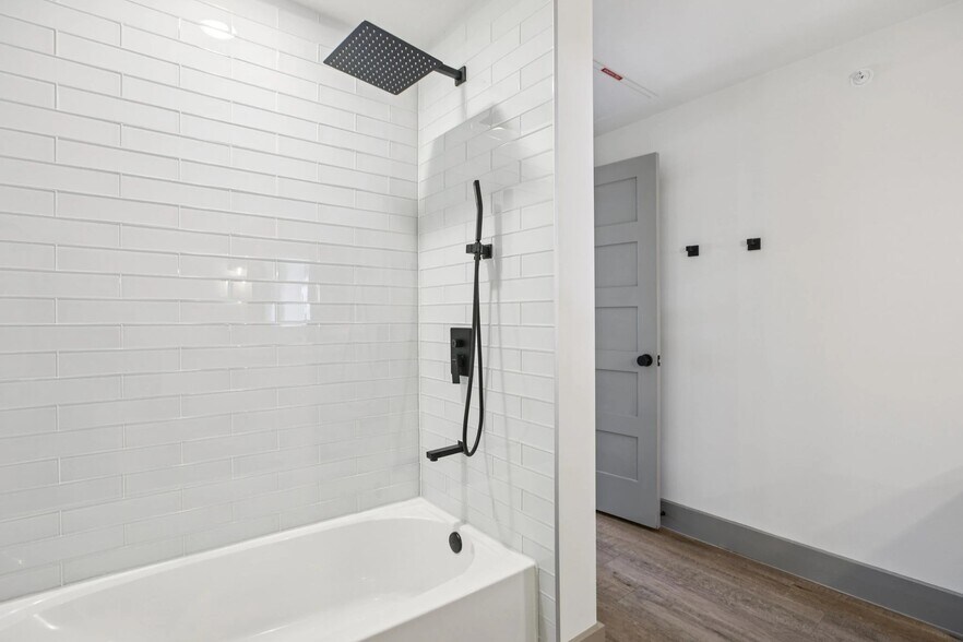 Building Photo - 2450 Wickersham Ln