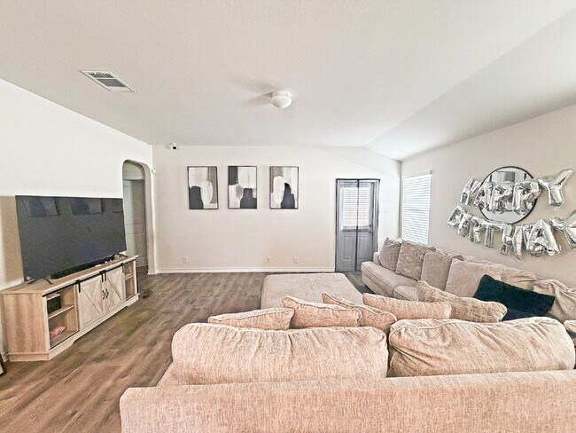 Building Photo - 13138 Whispering Bend, San Antonio, TX 78252