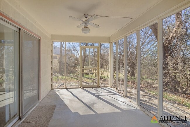 Building Photo - Cute Home Near Anneberg Park!