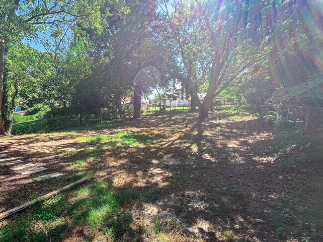 Building Photo - Charming bungalow 2 Bedrooms, 1 Bathroom in Winston Salem