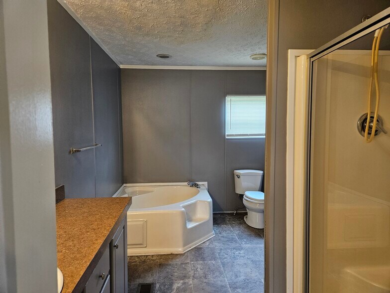 Building Photo - 94 Lynnwood Cir