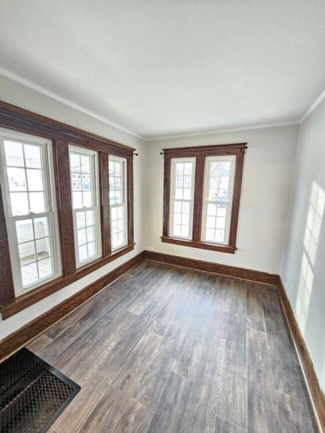 Building Photo - Updated 2 Bedroom (with flex/office space), 2.5 Bath Home with Attached Garage – $1,695/Month