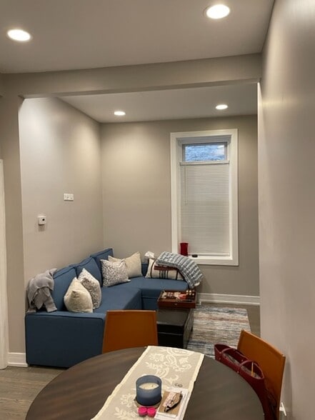 living room - 2336 N Southport Ave