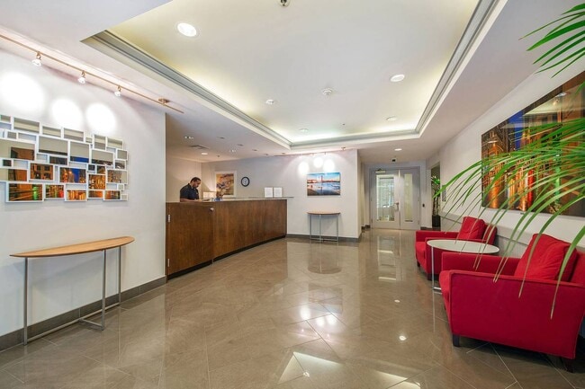 Building Photo - 240 Lombard St
