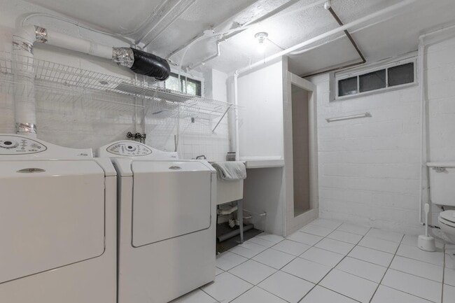 Building Photo - 4848 Ewing Ave S