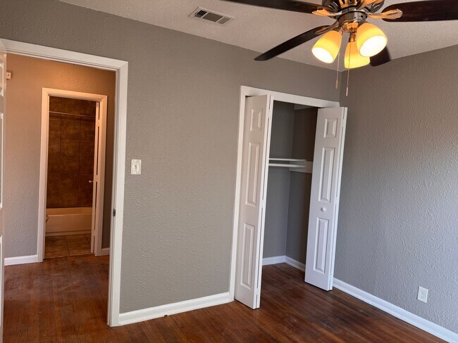 Building Photo - Property For Lease!