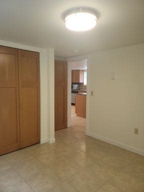 Building Photo - Spacious 2 Bedroom/ 1 bath lower unit in D...