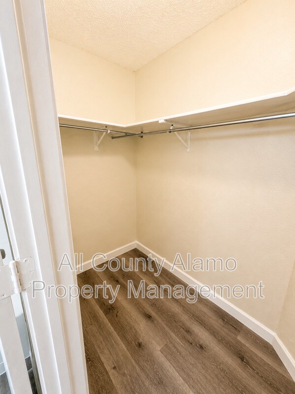 Building Photo - 9023 Mountain Field Dr