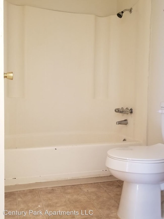 Building Photo - 460 E Grove St