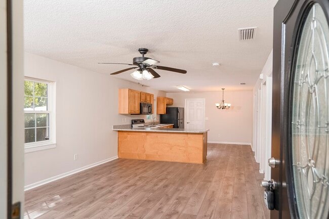 Building Photo - 241 Cantio Ave