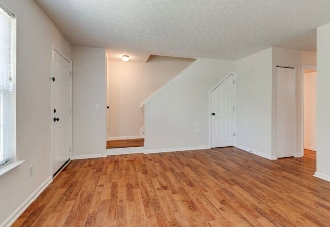 Building Photo - 104 Waterview Dr