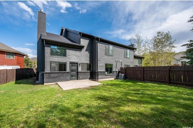 Building Photo - Designer Prospector Townhome