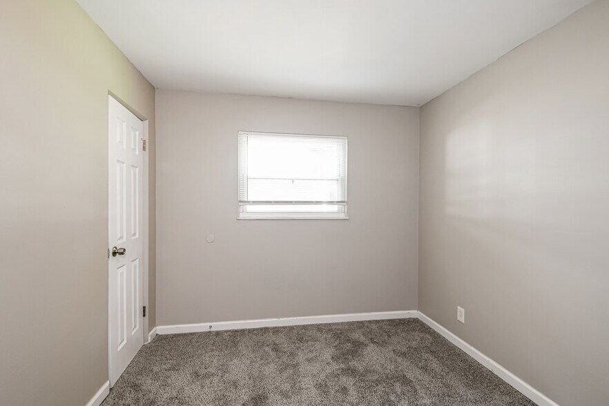 Building Photo - 1850 Shirlene Dr