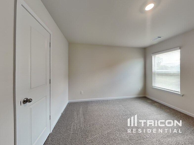 Building Photo - 287 Limestone Cir