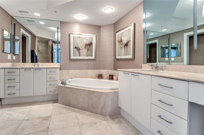 Building Photo - 3535 S Ocean Dr