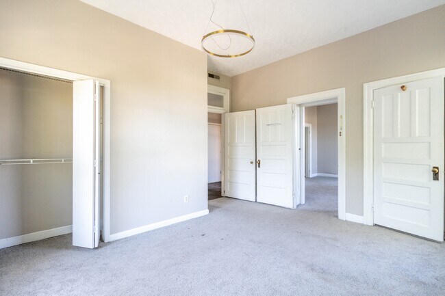 Building Photo - 602 Caswell Ave