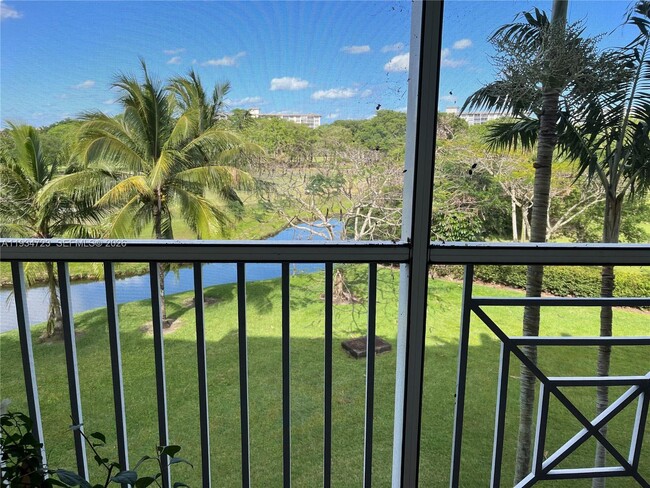 Building Photo - 3500 Oaks Clubhouse Dr