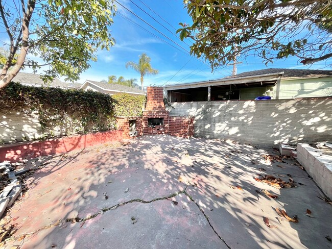 Building Photo - Beautiful 3B 2BA Home in Pacific Beach w/ ...