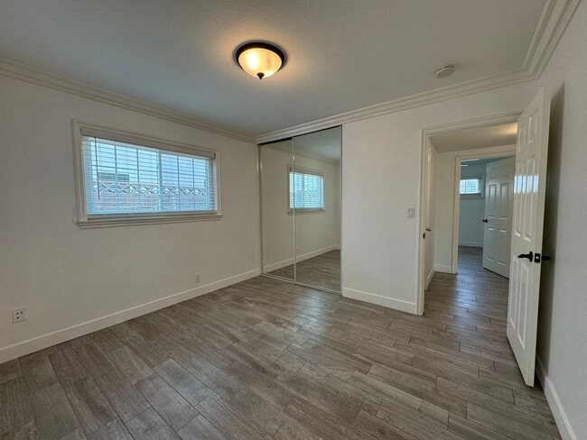 Building Photo - Beautiful 3Bd/2Ba Home With Pool Located I...