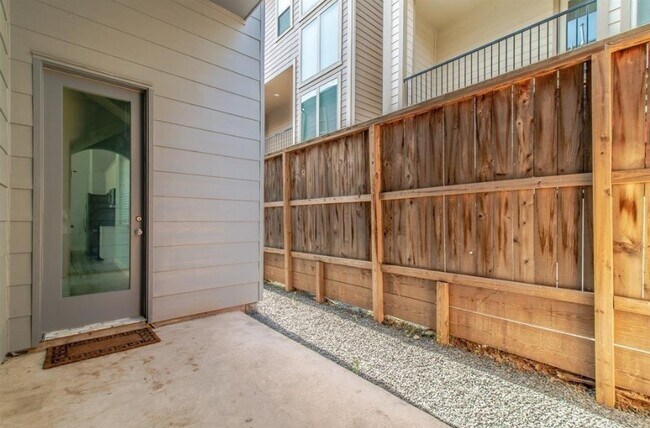 Building Photo - 8907 Spring Knoll Forest Dr
