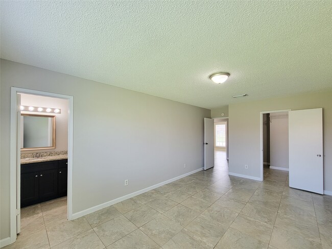 Building Photo - 8530 Quail Burg Ln