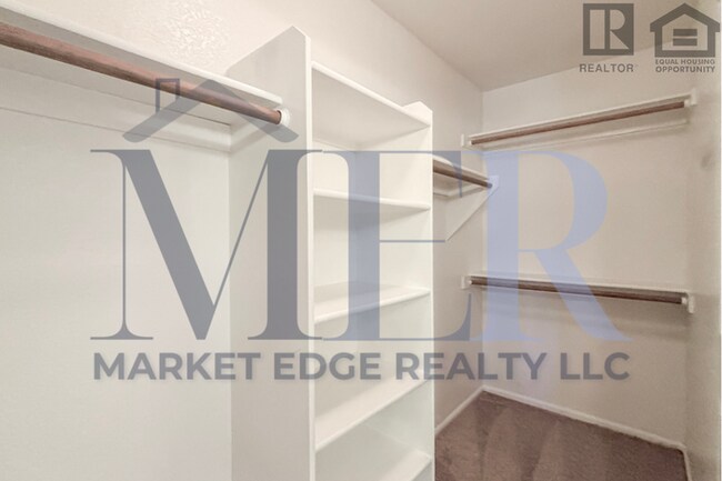 Building Photo - 3Bed/2Bath Home w/3 Car Gar at 59th Ave/Un...