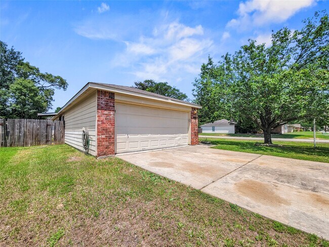 Building Photo - 16393 Many Trees Ln