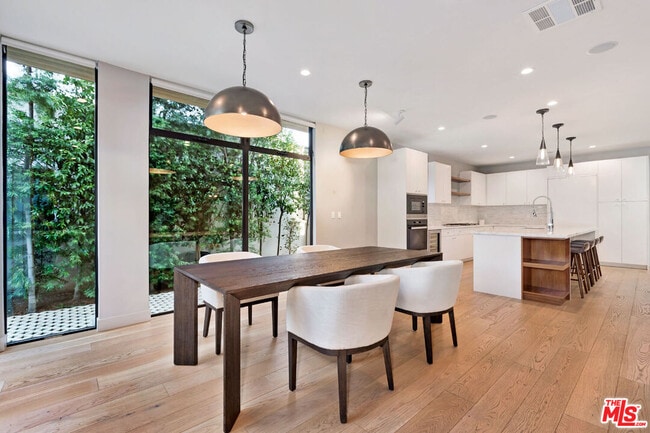Building Photo - 8925 Dorrington Ave