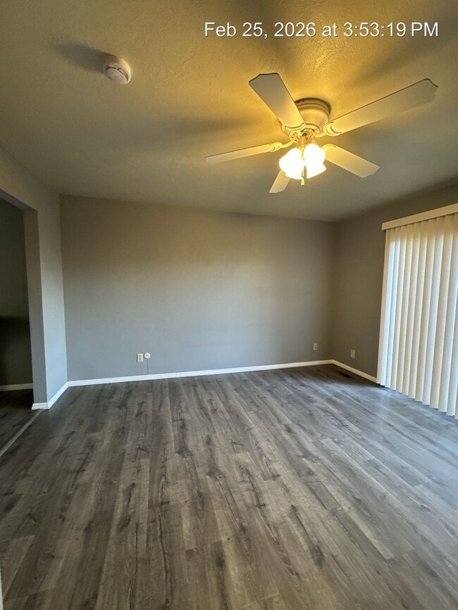 Building Photo - Charming Home Available Now !