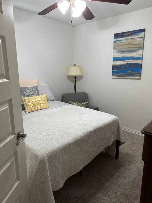 Building Photo - 3701 SW Mistletoe Ave