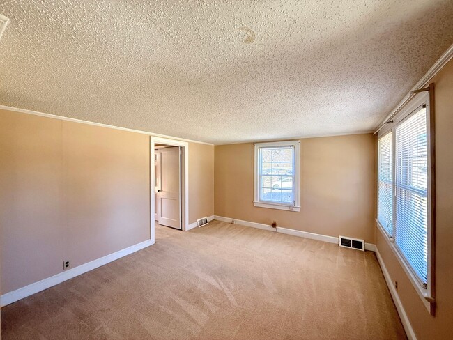 Building Photo - 4230 Hampton Rd