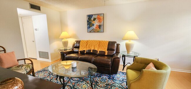 Building Photo - Coming Soon! Beautifully furnished 1 bedroom 1.5 bath condo
