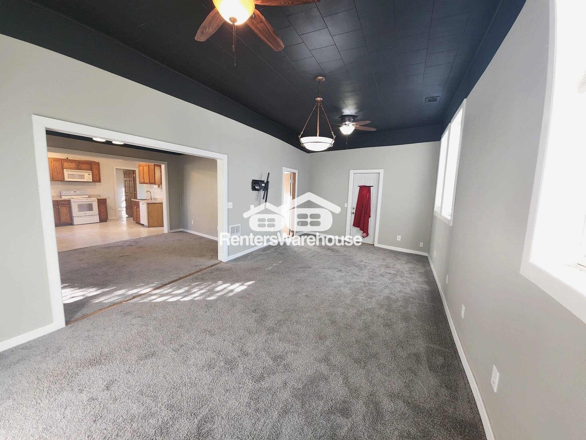 Building Photo - 200 N Vine St