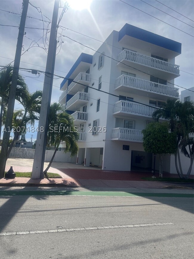 Building Photo - 8530 Byron Ave