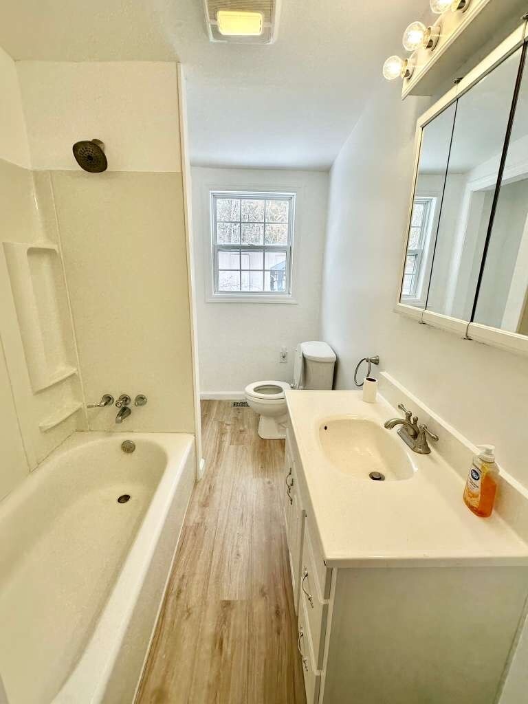 Building Photo - 114 Melini Ave