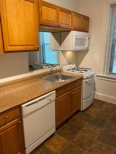 Building Photo - 878 Massachusetts Ave