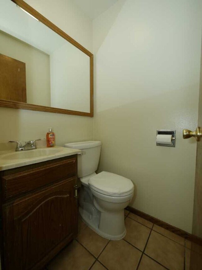 Building Photo - 703 Deer Ln