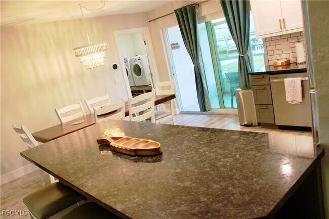 Building Photo - 2744 Sanderling Ct