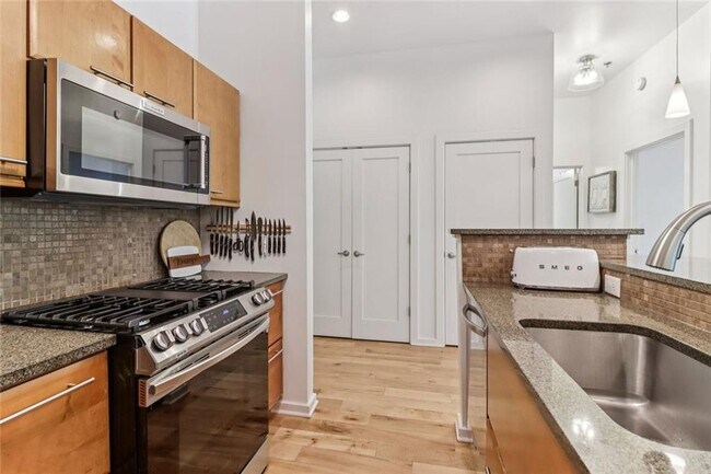 Building Photo - 1430 Dresden Dr NE