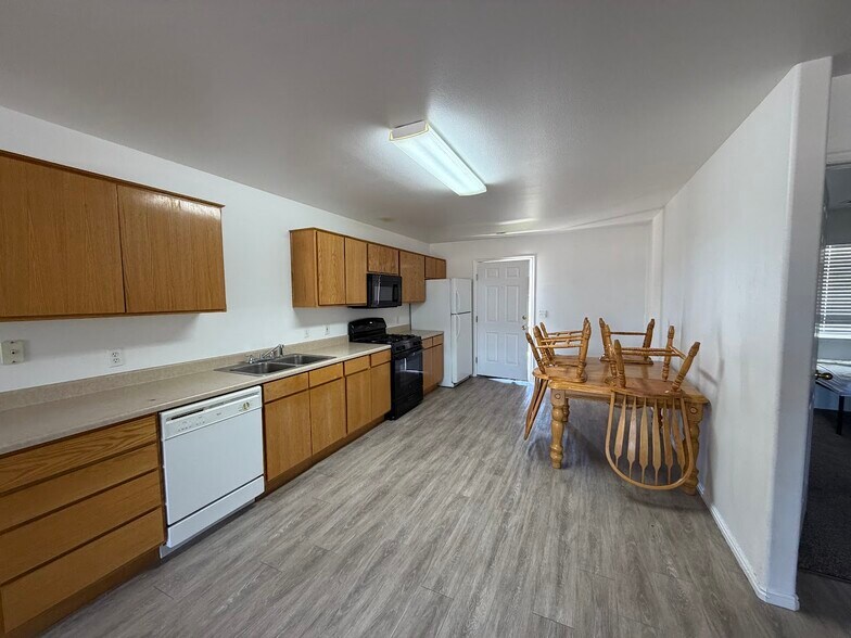 Building Photo - 1193 W 400 S