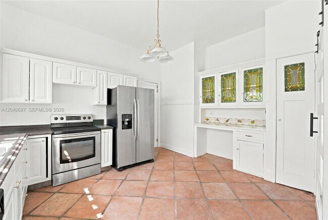 Building Photo - 160 NE 44th St