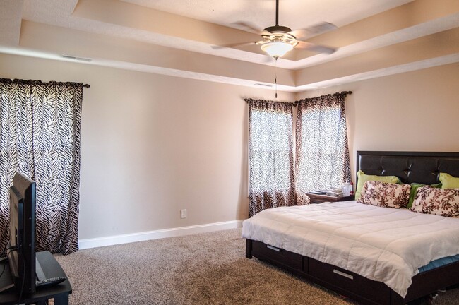 Building Photo - Pet Friendly Three Bedroom!