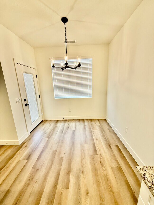 Building Photo - Adorable 3-BR Home In The Heart of Washington