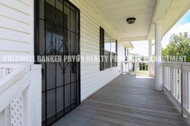 Building Photo - 295 Sky Dr