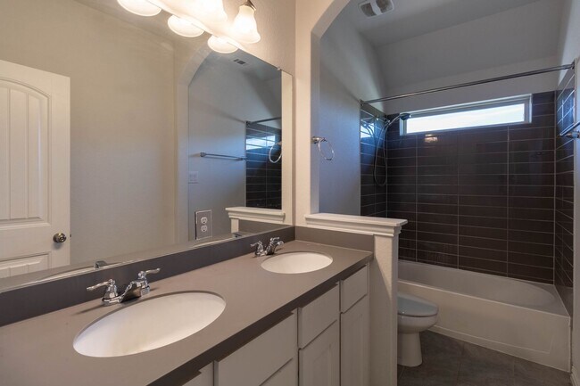 Building Photo - Stunning two story 4 bedroom with den and media/ game area in Pflugerville!