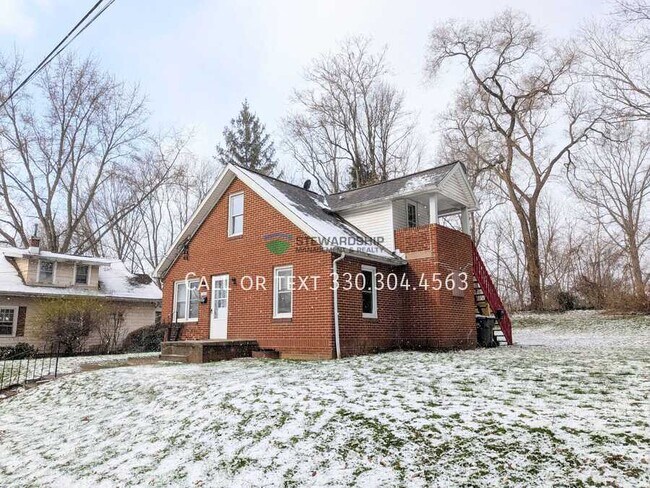 Building Photo - 133 Catherine St