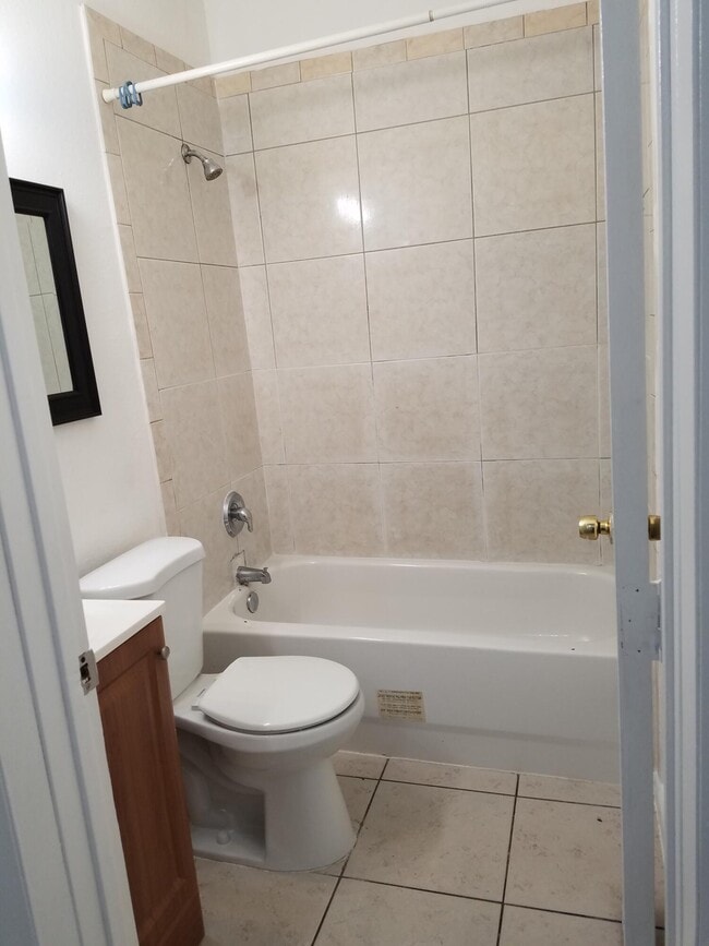 Building Photo - 2009 Division Ave